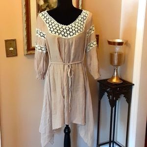 Urban Mango tan cream lace tunic crinkle fabric 3/4 sleeve tie waist Large EUC…